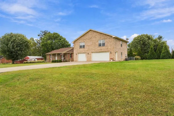 103 STAGGS DR