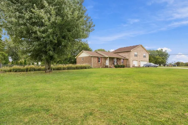 103 STAGGS DR