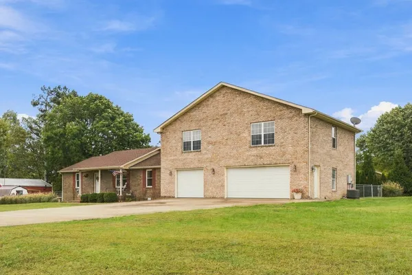 103 STAGGS DR