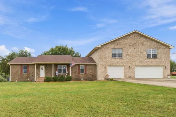 103 STAGGS DR