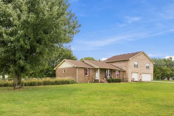 103 STAGGS DR