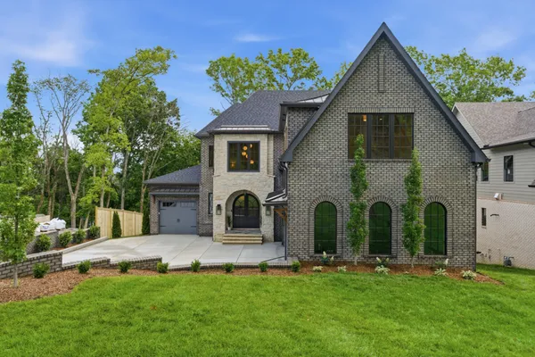 1006 RODNEY DR