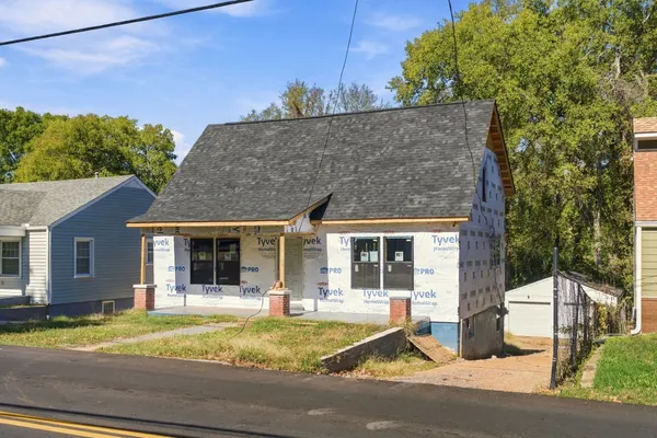 2404 BUCHANAN ST