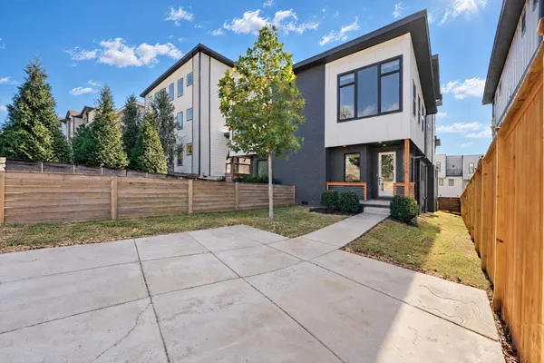 130 FERN AVE B