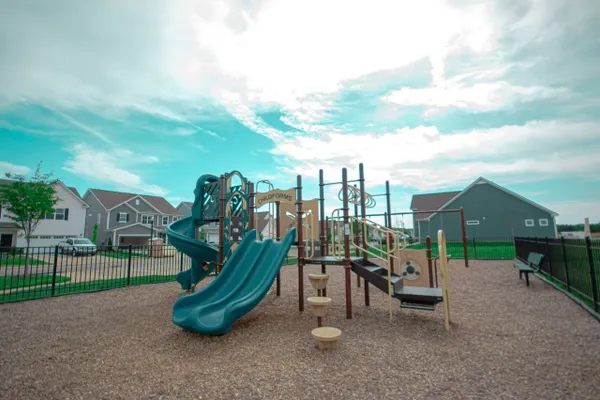 5717 LENNIS LN