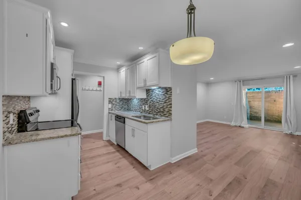 4425 WESTLAWN DR A102