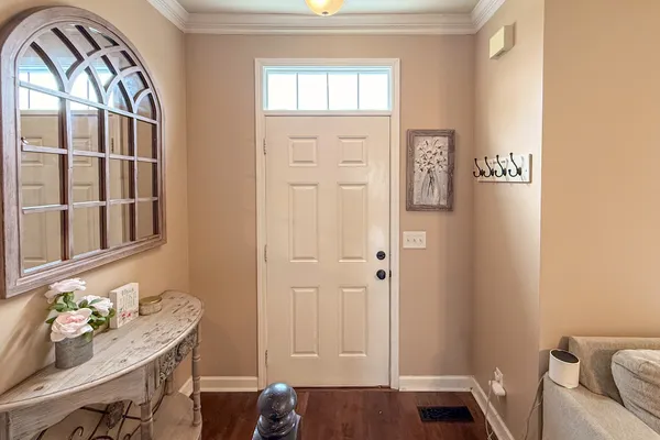 305 DAKOTA DR