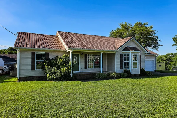 105 TWIN OAKS DR