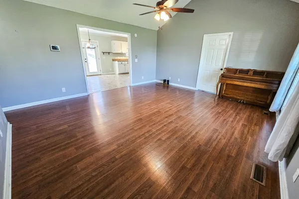 105 TWIN OAKS DR