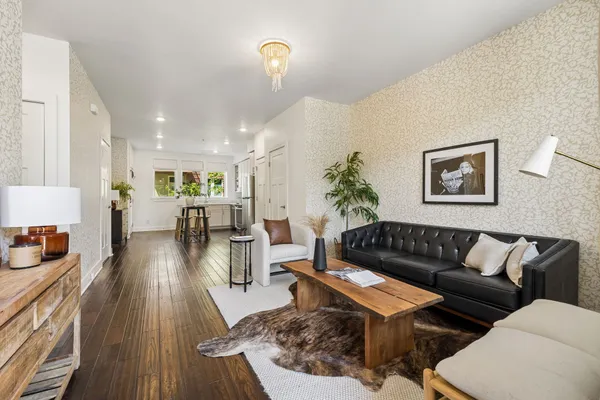1325 5TH AVE 4