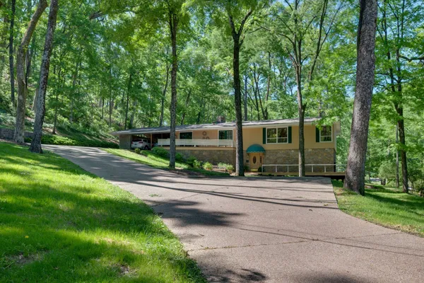 945 FOREST ACRES CT