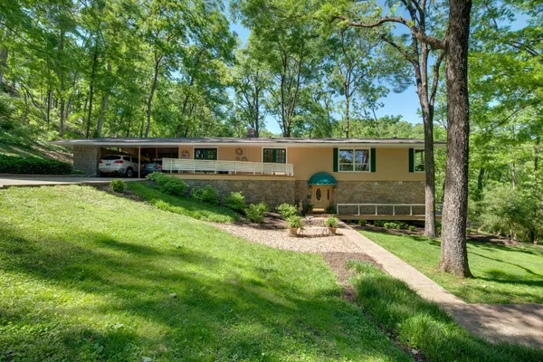 945 FOREST ACRES CT
