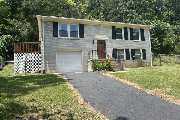 211 SAWYER BROWN CT