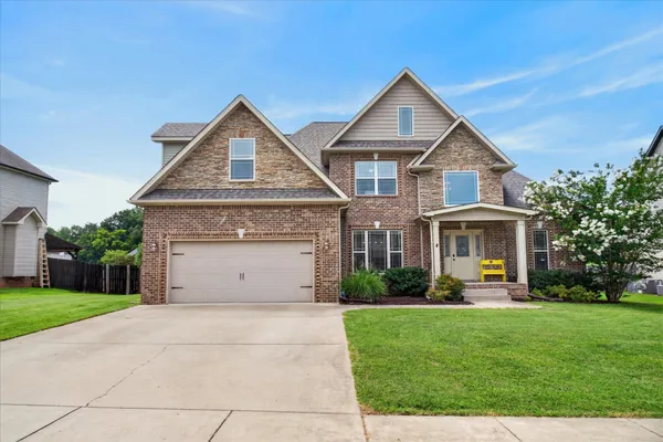 992 PROMENADE DR