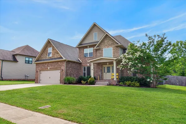 992 PROMENADE DR