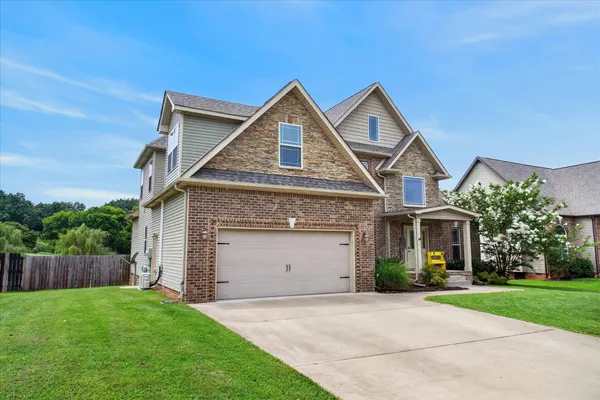 992 PROMENADE DR