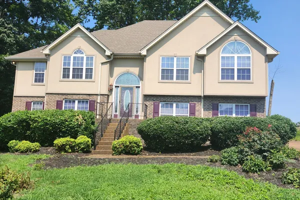 982 TRAIL RIDGE CIR