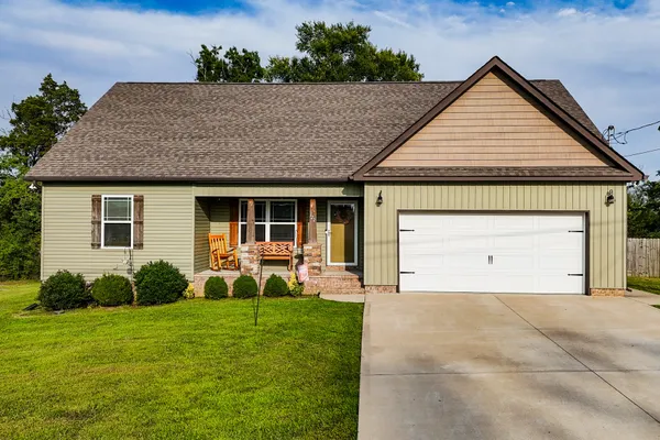 122 BLUE GRASS DR