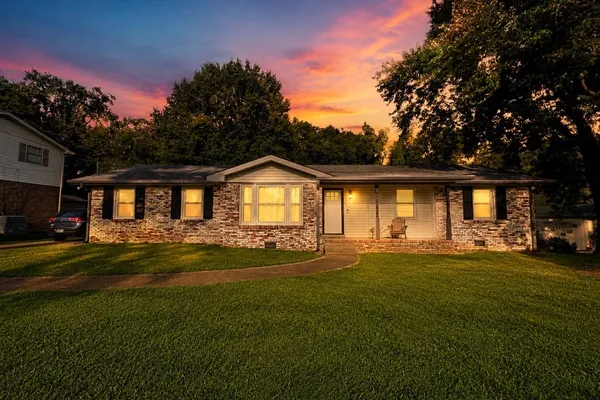 107 GAYLE DR