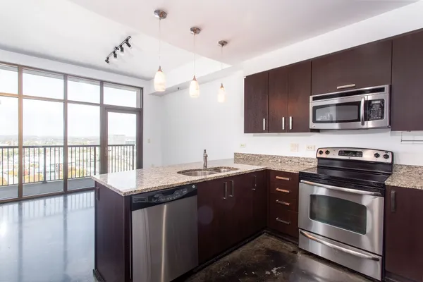 1510 DEMONBREUN ST 1207