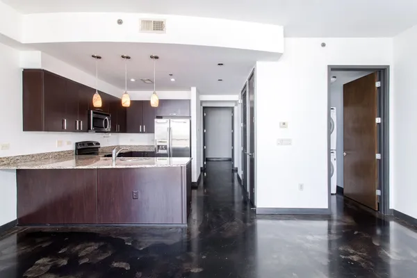 1510 DEMONBREUN ST 1207