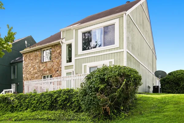 200 RAINTREE DR