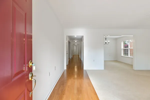 39 CHADWELL LN