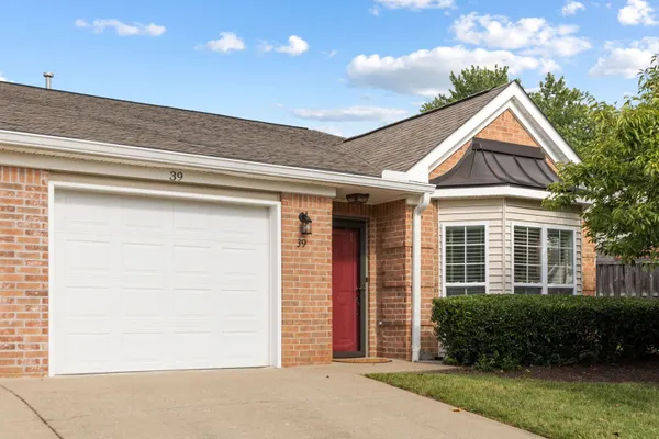 39 CHADWELL LN