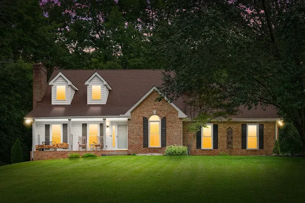 1731 CREEKVIEW CT