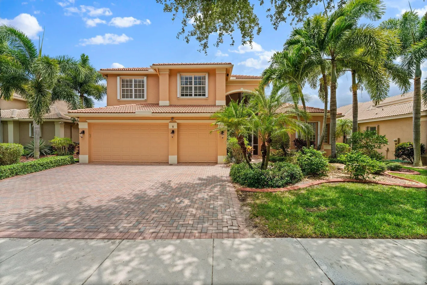 Valencia Pointe