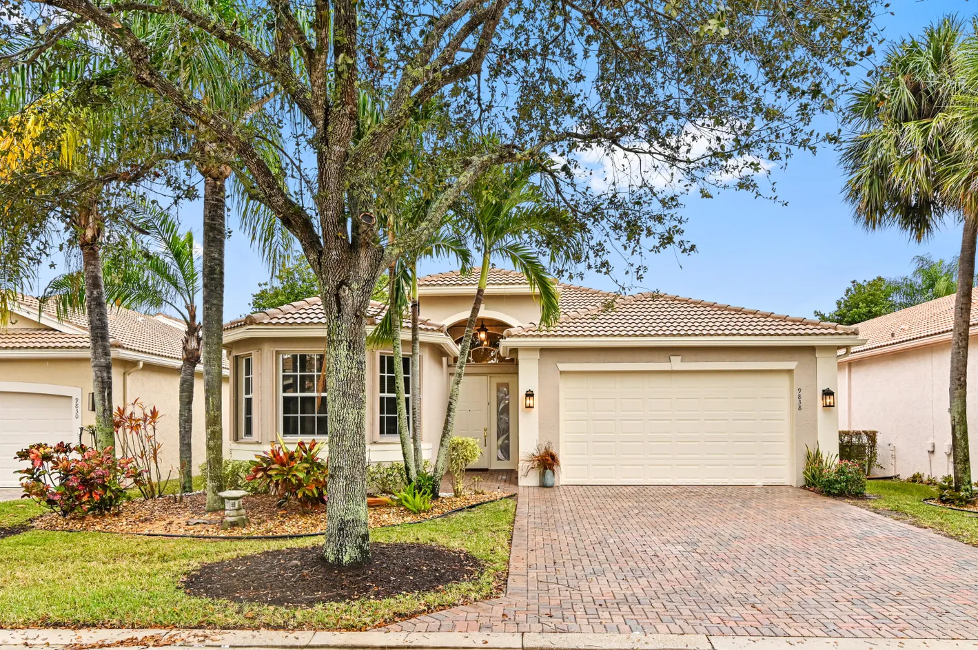 Valencia Shores