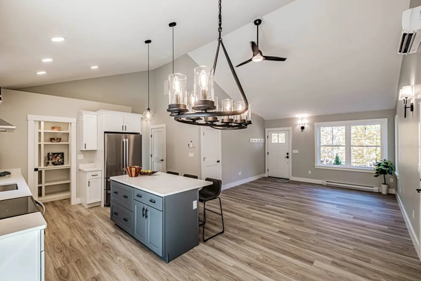 Kitchen & Living