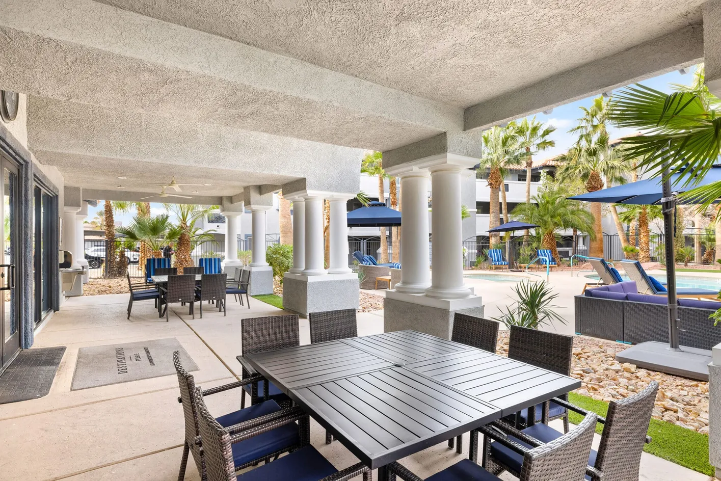 Destinations Pebble