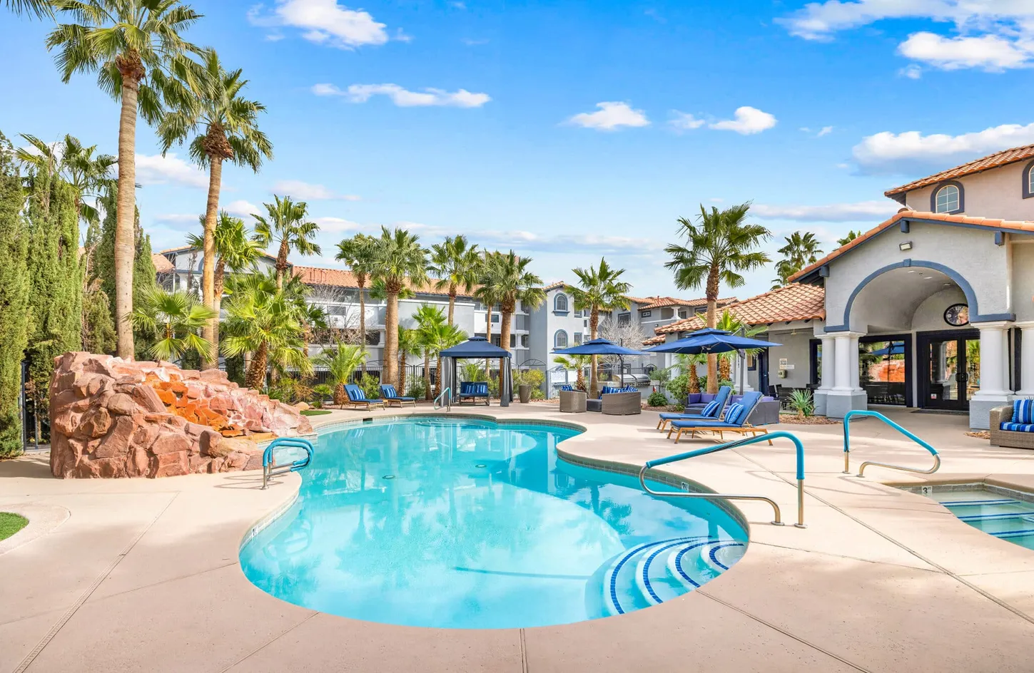 Destinations Pebble