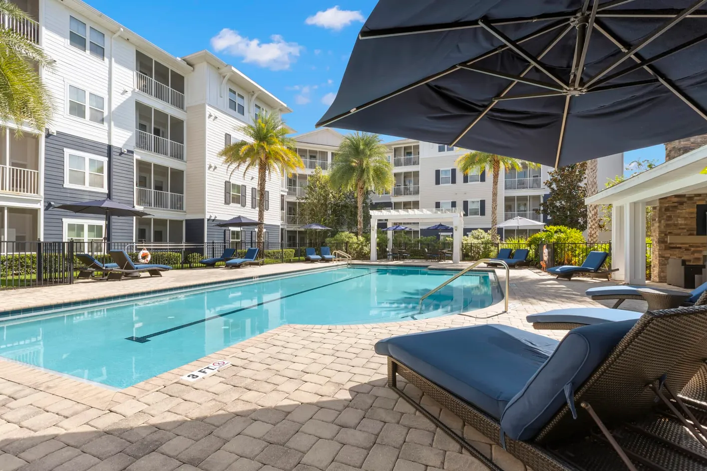 Pool & Lounge Chairs