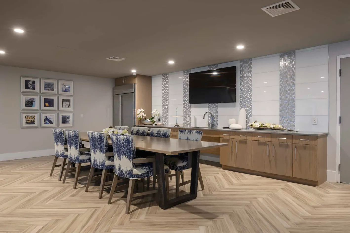 Kitchen & Dining Area