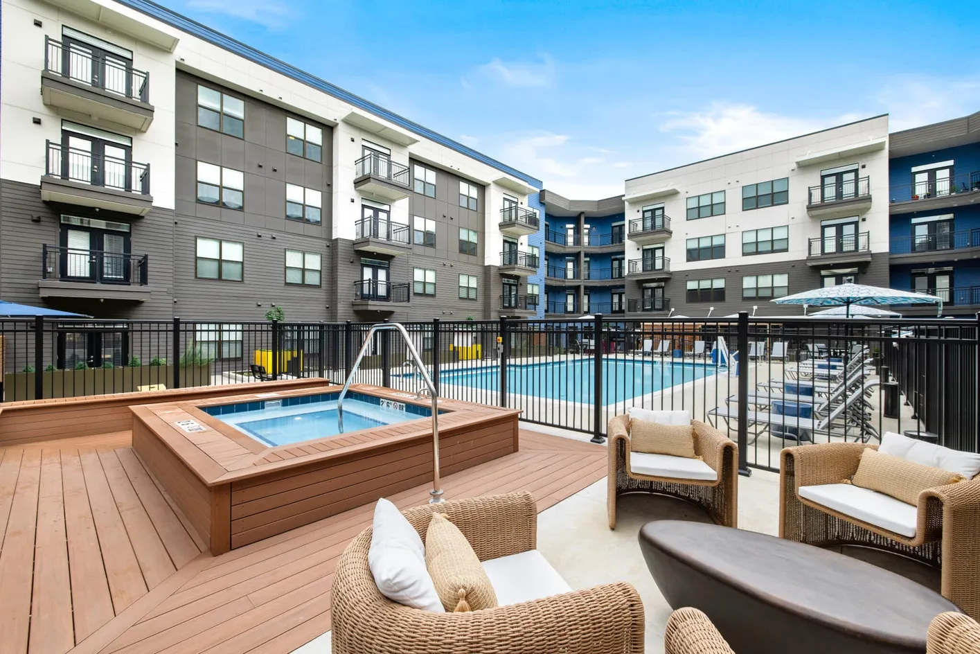Hot Tub & Pool