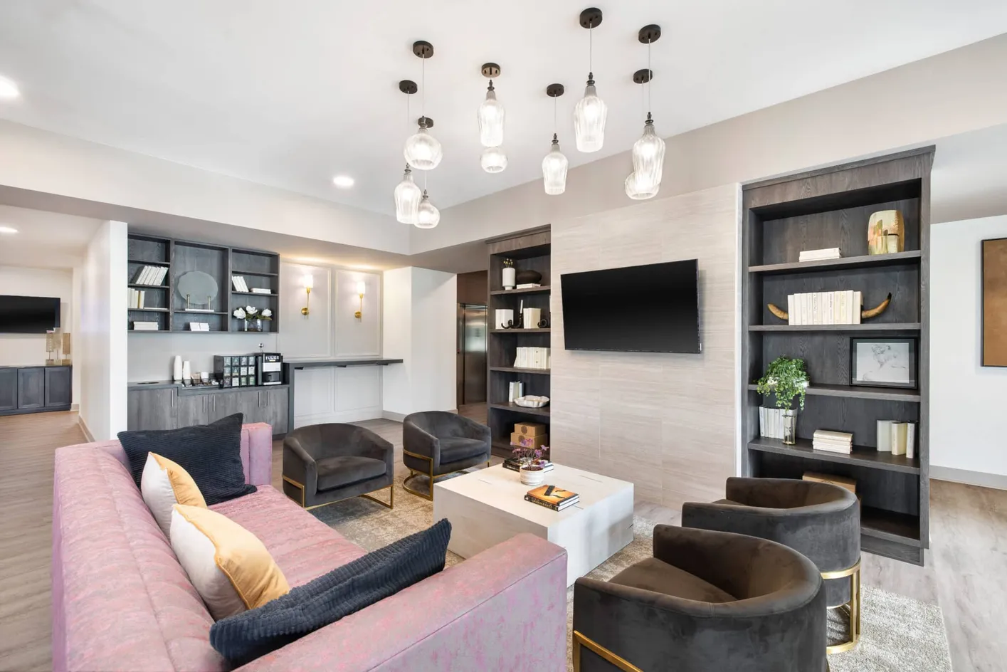 TV & Lounge