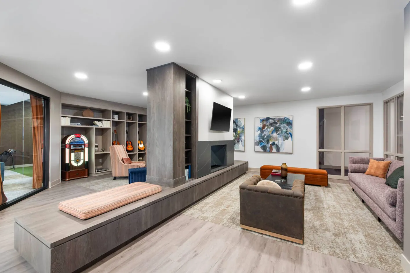 Lounge & Music Room