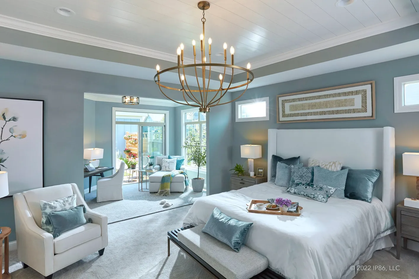 Owner suite with sitting area