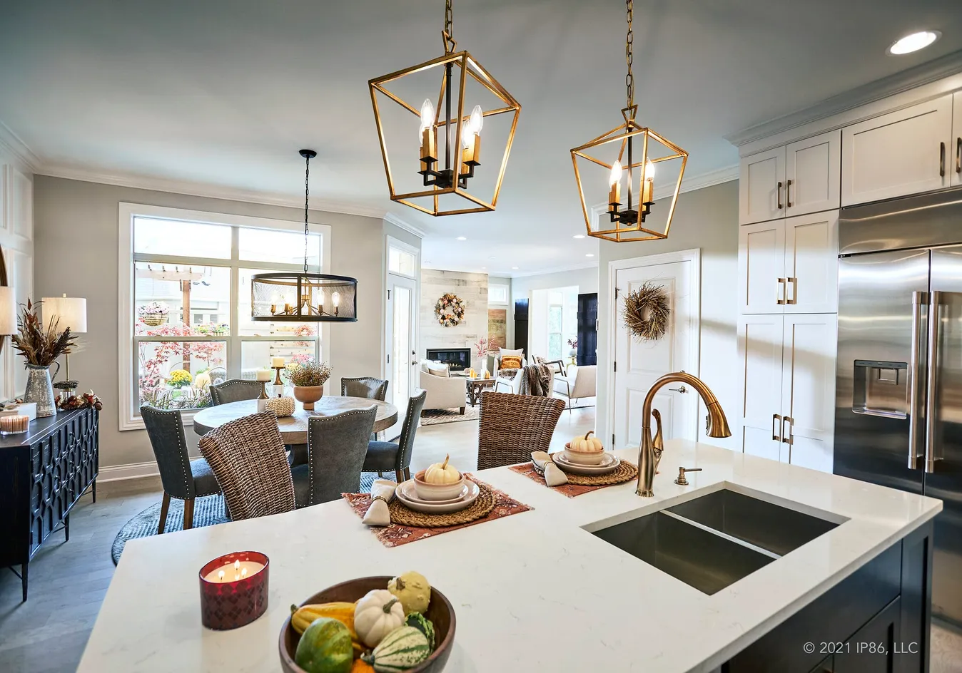 Kitchen and dining entertaining space