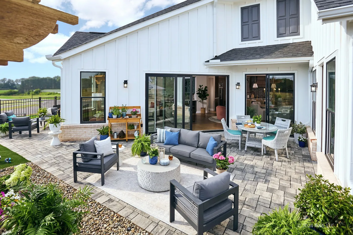 Courtyard patio with seating area
