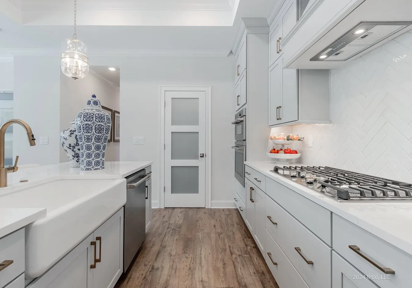 Kitchen with gas cooktop