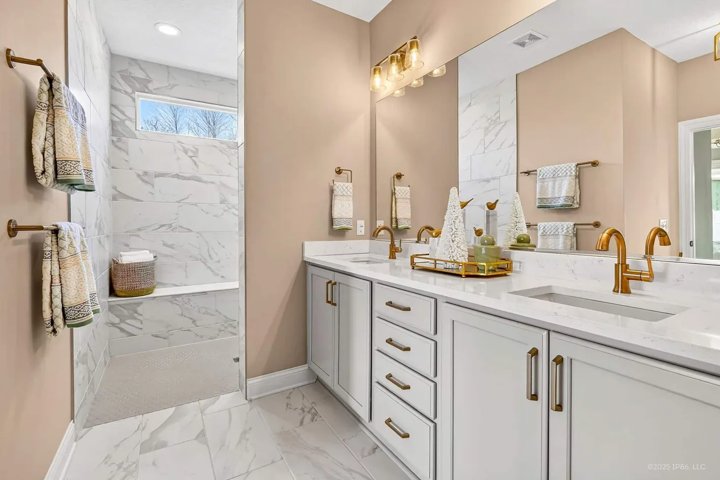 Double vanity bath