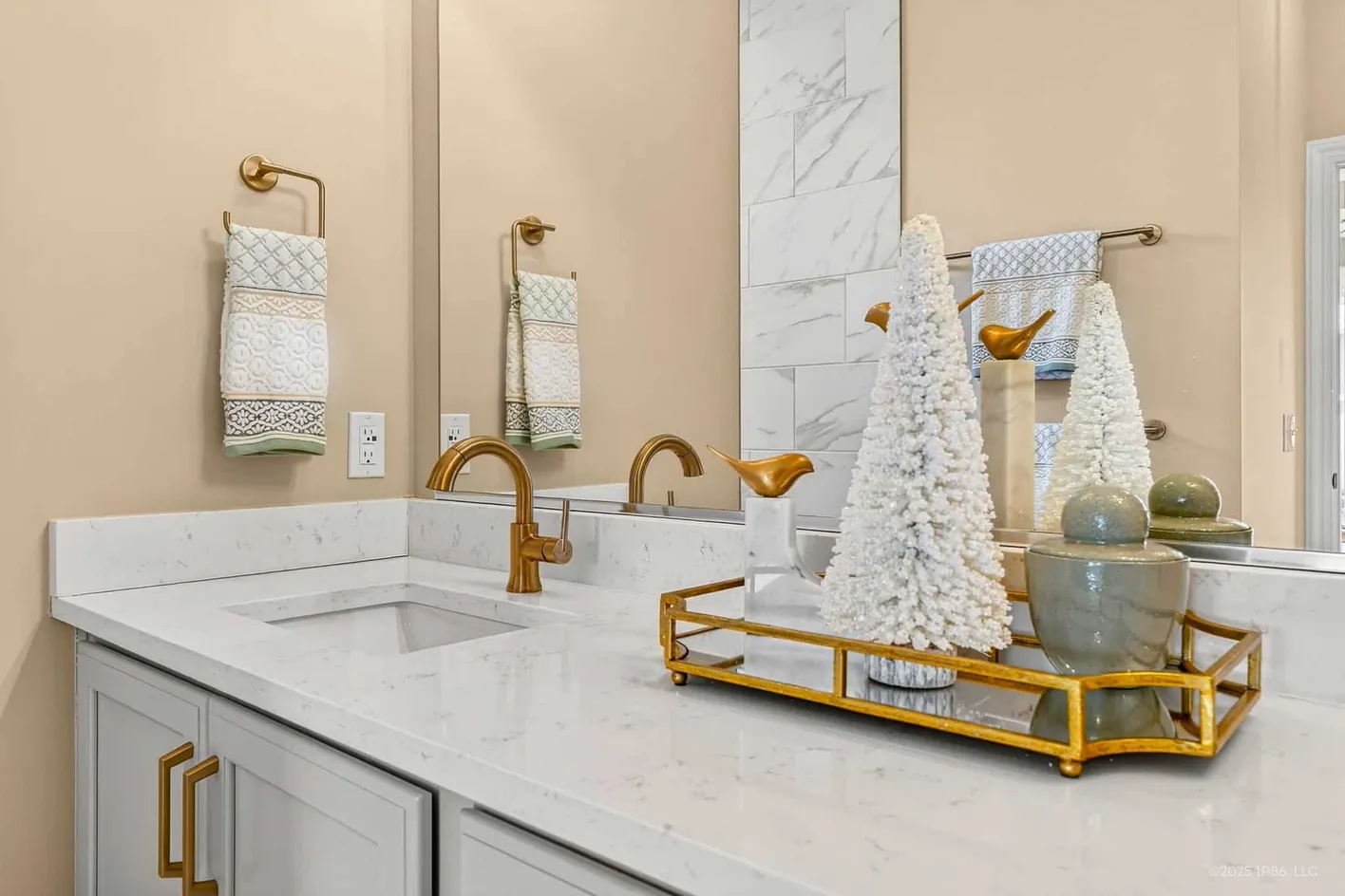 Bathroom vanity