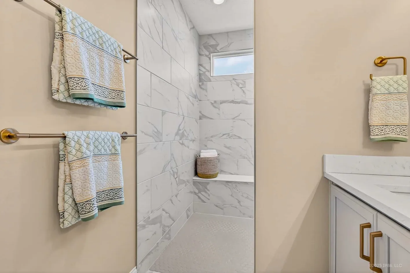 Shower detail