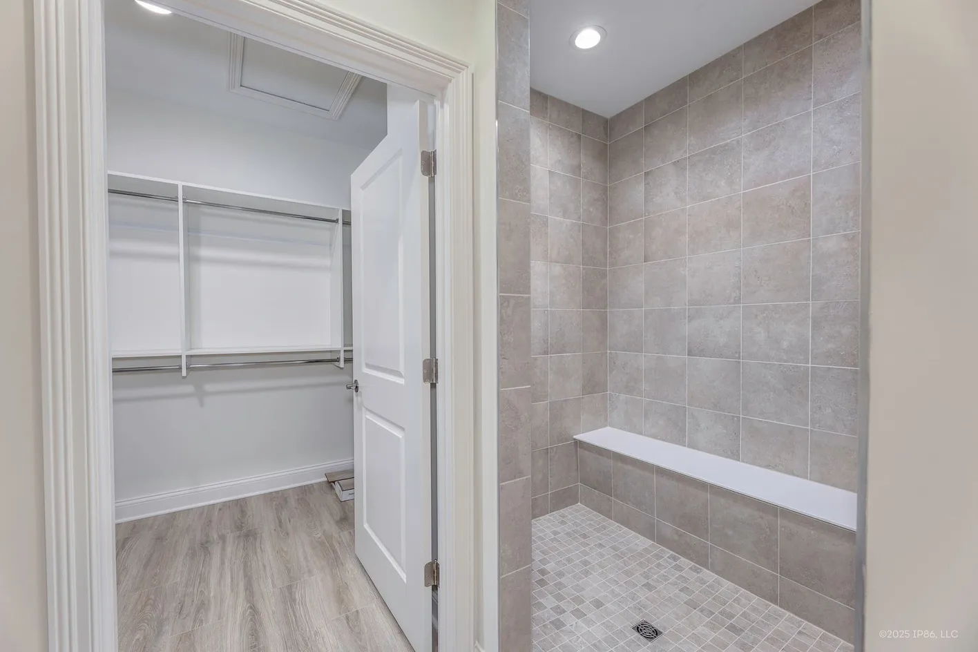 Walk-in closet/shower