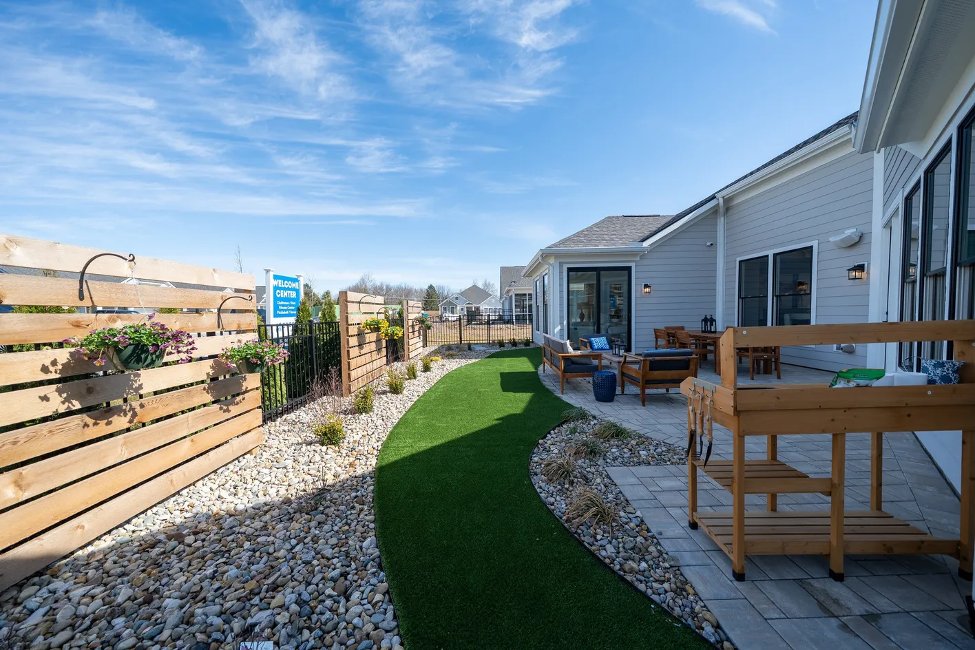 Curved side yard with patio seating