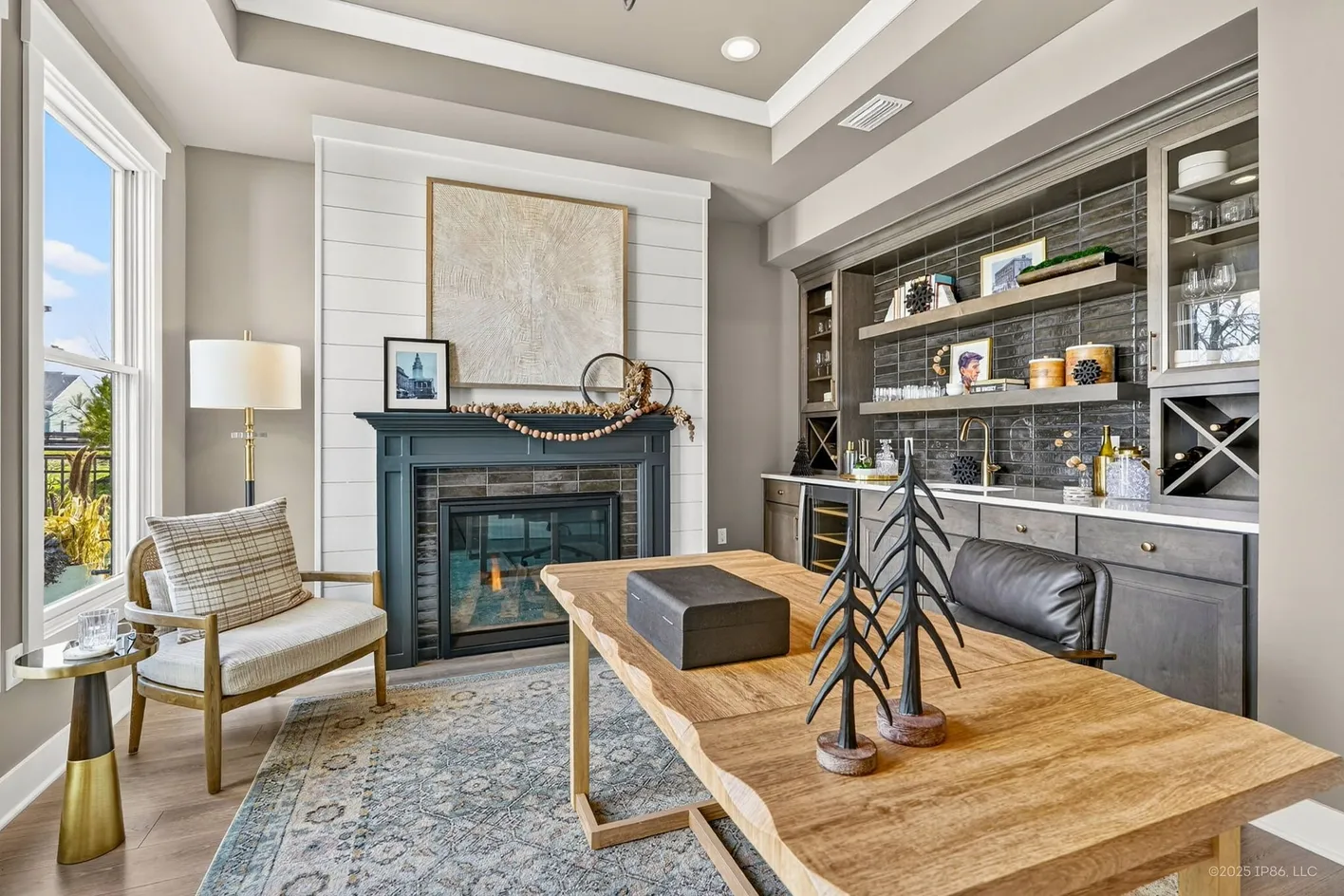 Clubhouse lounge with bar