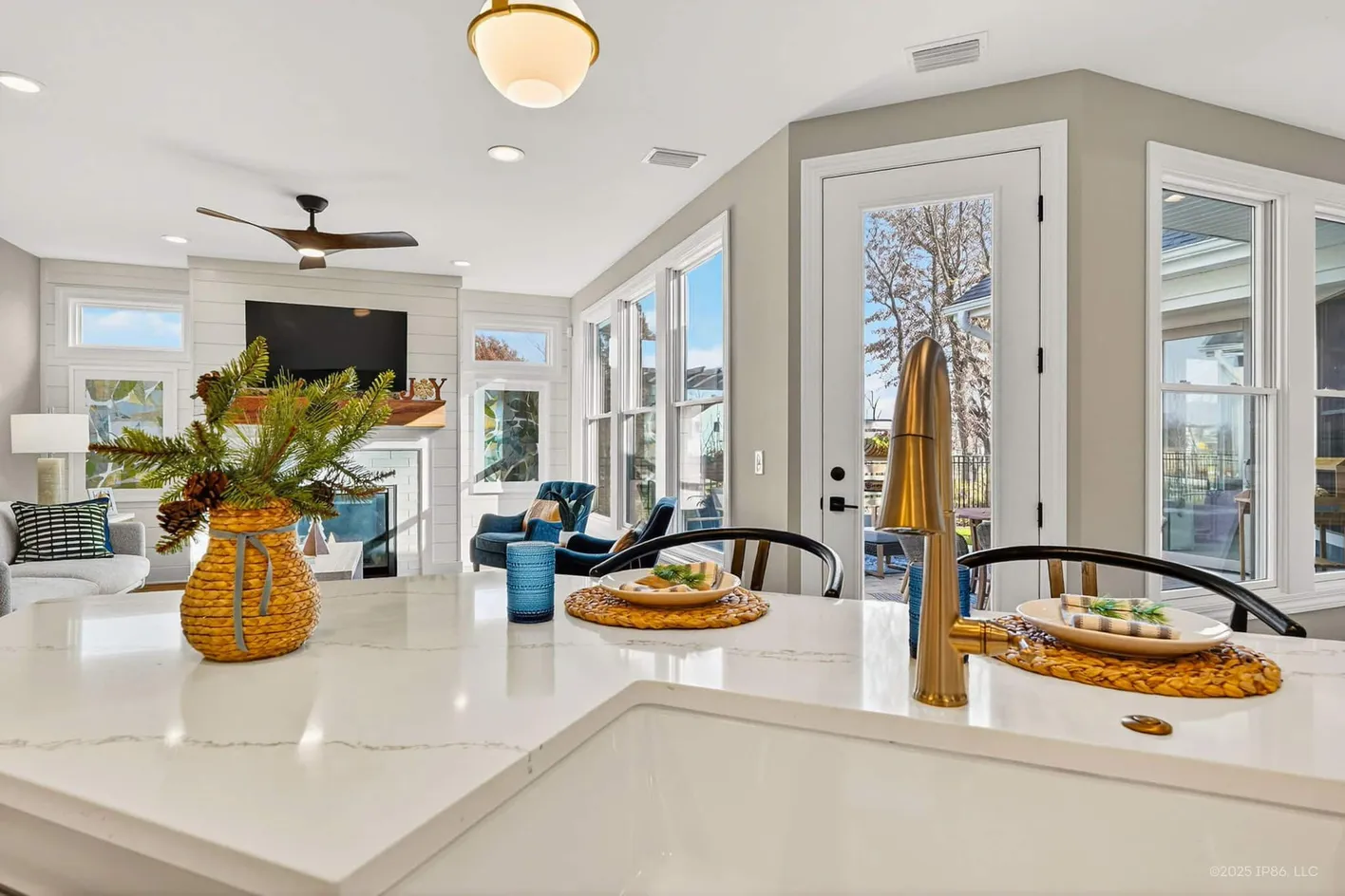 Kitchen and living room